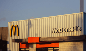 mcdonalds-pexels-ian-panelo-11873775-pexels-ian-panelo-11873775300x180-source-images